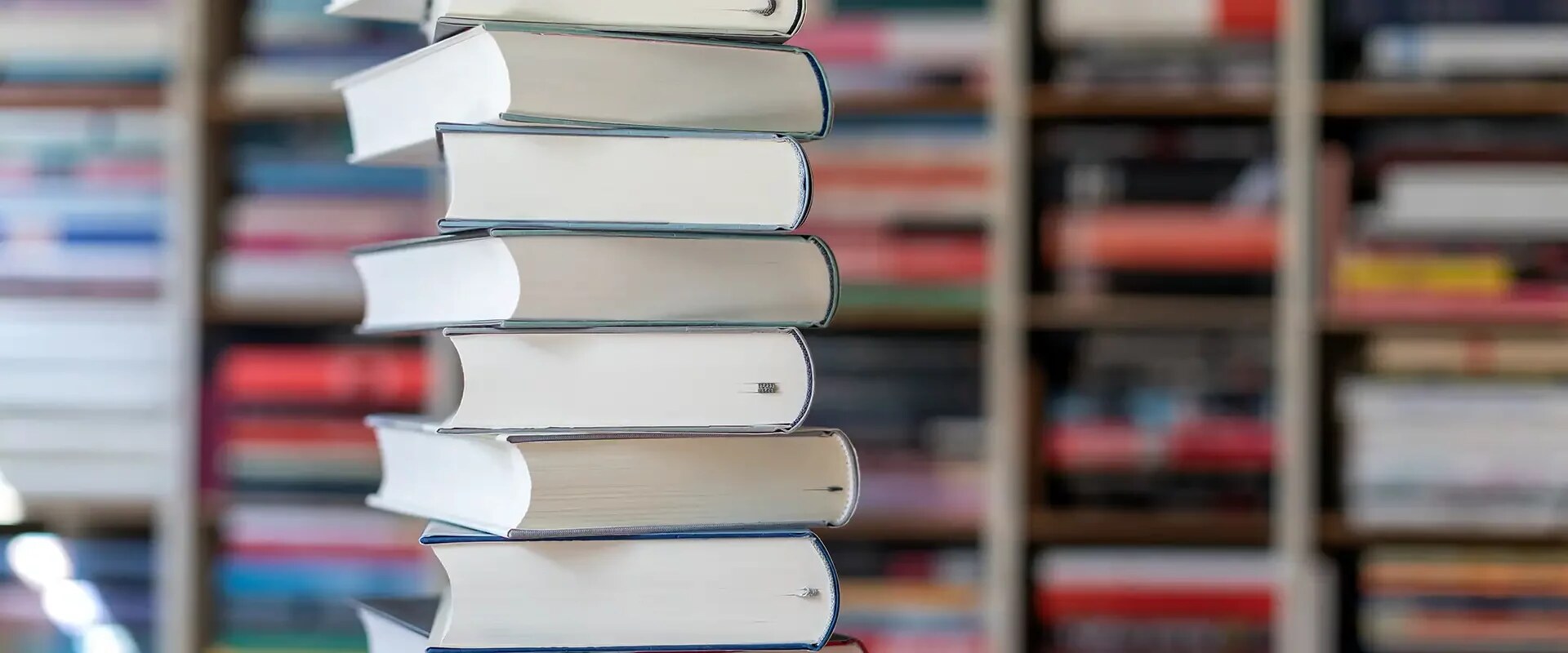 Bücher als Symbol für selbstbestimmtes und vertieftes Lernen